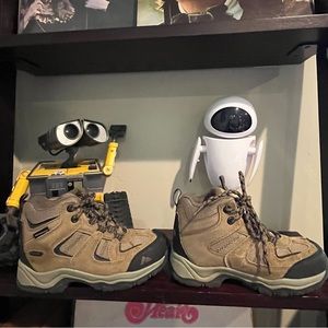 Kids Outland Hiking Boots size 1